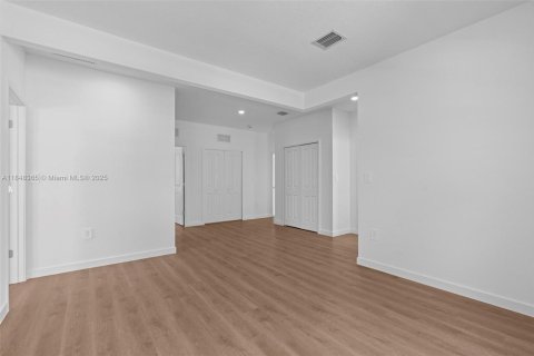 House in Miami-Dade, Florida 5 bedrooms, 276.01 sq.m. № 1854986 - photo 26