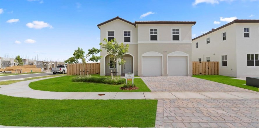 House in Miami-Dade, Florida 5 bedrooms, 276.01 sq.m. № 1854986