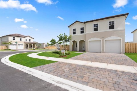 House in Miami-Dade, Florida 5 bedrooms, 276.01 sq.m. № 1854986 - photo 2