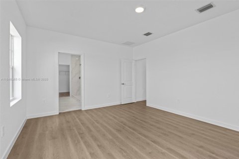 House in Miami-Dade, Florida 5 bedrooms, 276.01 sq.m. № 1854986 - photo 28
