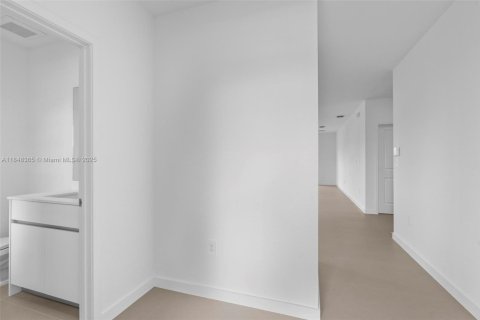 House in Miami-Dade, Florida 5 bedrooms, 276.01 sq.m. № 1854986 - photo 6