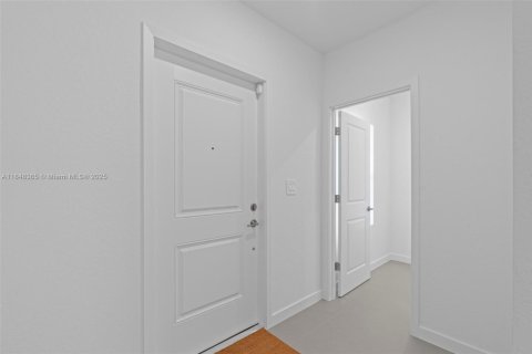 House in Miami-Dade, Florida 5 bedrooms, 276.01 sq.m. № 1854986 - photo 7