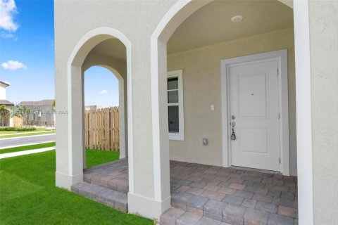 House in Miami-Dade, Florida 5 bedrooms, 276.01 sq.m. № 1854986 - photo 4