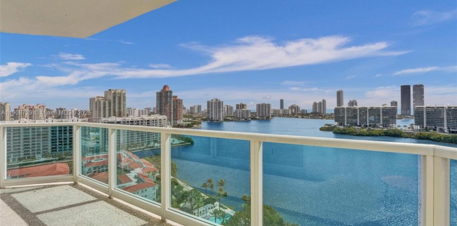 Кондоминиум с 3 спальнями в Авентура, Флорида № 2012865