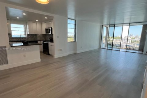 Condo in North Bay Village, Florida, 1 bedroom  № 1772436 - photo 2