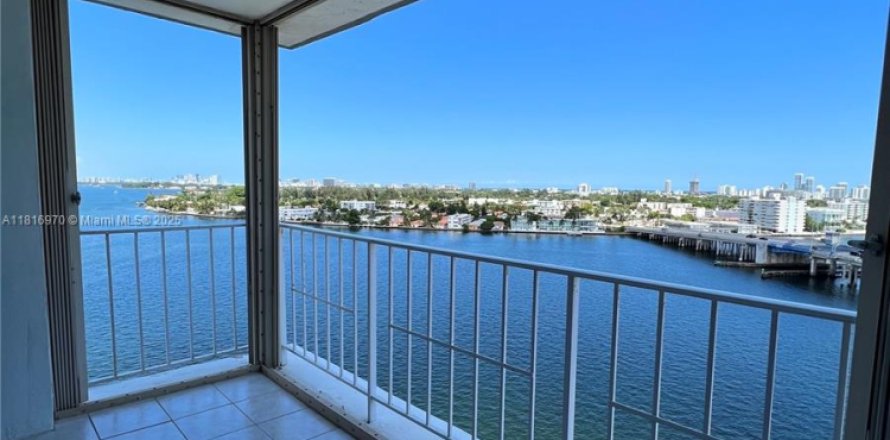 Condo in North Bay Village, Florida, 1 bedroom  № 1772436