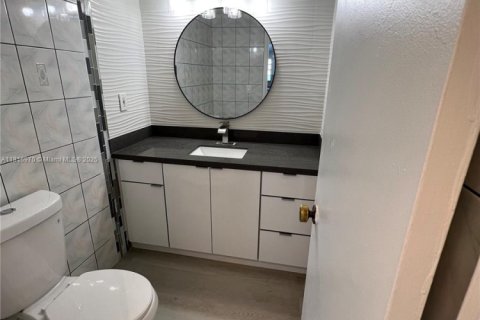 Condo in North Bay Village, Florida, 1 bedroom  № 1772436 - photo 7