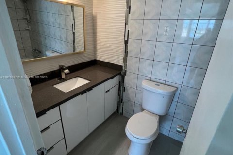 Condo in North Bay Village, Florida, 1 bedroom  № 1772436 - photo 14