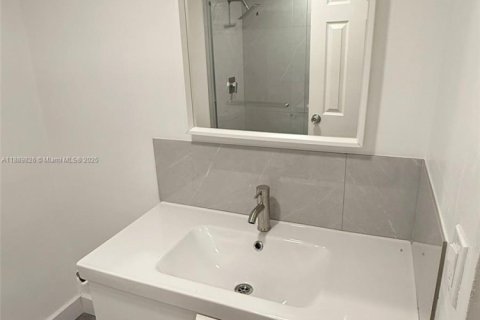 Condo in Doral, Florida, 2 bedrooms  № 2013351 - photo 10