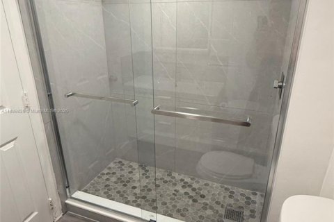 Condo in Doral, Florida, 2 bedrooms  № 2013351 - photo 13