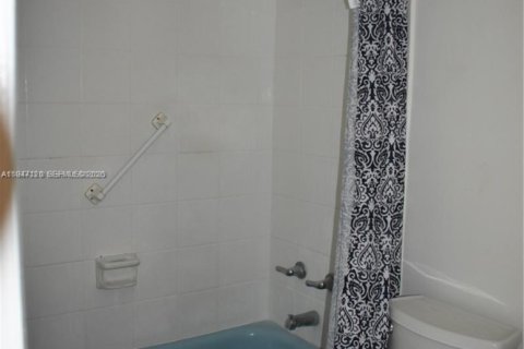 Condominio en alquiler en North Miami, Florida, 53.51 m2 № 2003269 - foto 6