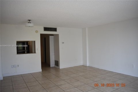 Condominio en alquiler en North Miami, Florida, 53.51 m2 № 2003269 - foto 4