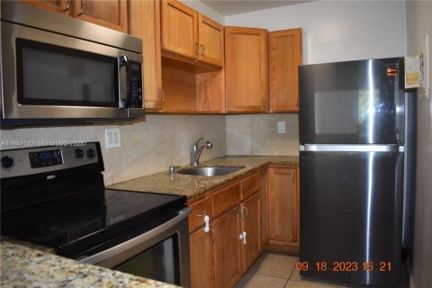 Estudio en el Condominio en North Miami, Florida  № 2003269
