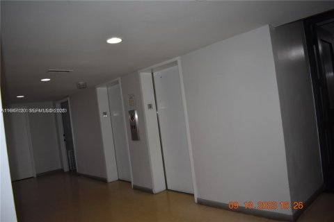 Condominio en alquiler en North Miami, Florida, 53.51 m2 № 2003269 - foto 13