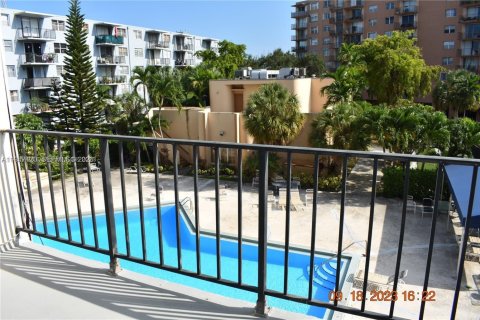 Condominio en alquiler en North Miami, Florida, 53.51 m2 № 2003269 - foto 9
