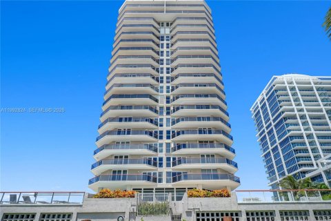 Condominio en Miami Beach, Florida, 2 dormitorios  № 2056709