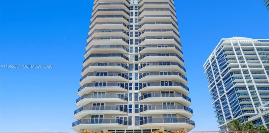 Condominio en Miami Beach, Florida, 2 dormitorios  № 2056709