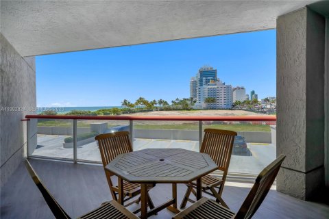 Condominio en alquiler en Miami Beach, Florida, 2 dormitorios, 109.62 m2 № 2056709 - foto 12