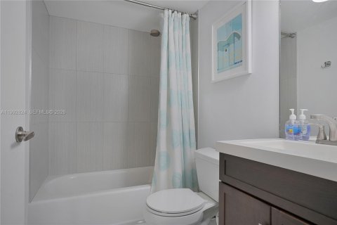 Condominio en alquiler en Miami Beach, Florida, 2 dormitorios, 109.62 m2 № 2056709 - foto 10