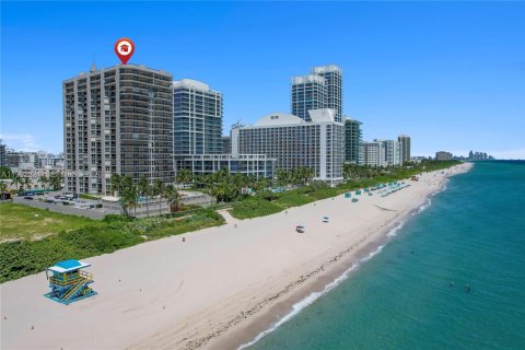 Condominio en alquiler en Miami Beach, Florida, 2 dormitorios, 109.62 m2 № 2056709 - foto 2