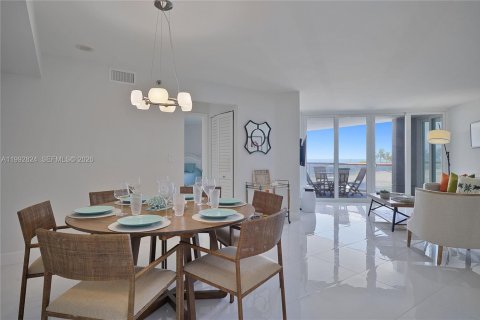 Condominio en alquiler en Miami Beach, Florida, 2 dormitorios, 109.62 m2 № 2056709 - foto 8