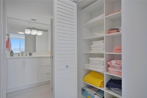 Condominio en alquiler en Miami Beach, Florida, 2 dormitorios, 109.62 m2 № 2056709 - foto 18