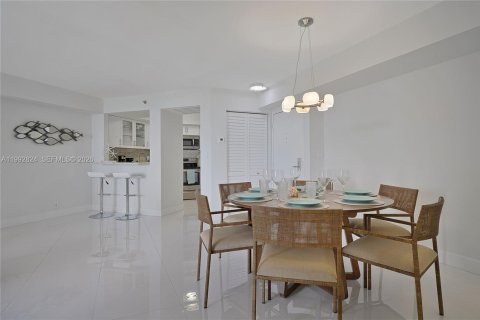 Condominio en alquiler en Miami Beach, Florida, 2 dormitorios, 109.62 m2 № 2056709 - foto 9