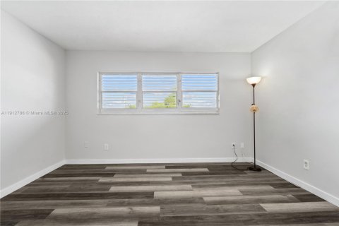 Copropriété à vendre à Hallandale Beach, Floride: 1 chambre, 59.46 m2 № 1970305 - photo 13