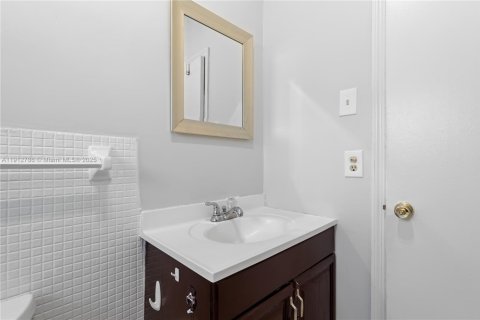 Copropriété à vendre à Hallandale Beach, Floride: 1 chambre, 59.46 m2 № 1970305 - photo 17