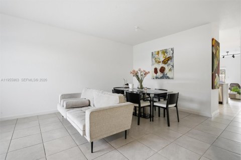 Townhouse in Miami, Florida 3 bedrooms, 143.53 sq.m. № 2011394 - photo 3