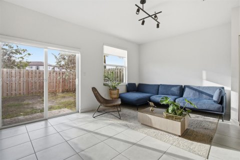 Townhouse in Miami, Florida 3 bedrooms, 143.53 sq.m. № 2011394 - photo 11