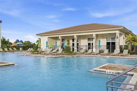 Townhouse in Miami, Florida 3 bedrooms, 143.53 sq.m. № 2011394 - photo 26