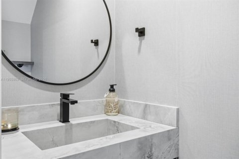 Townhouse in Miami, Florida 3 bedrooms, 143.53 sq.m. № 2011394 - photo 14