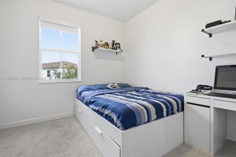 Townhouse in Miami, Florida 3 bedrooms, 143.53 sq.m. № 2011394 - photo 20