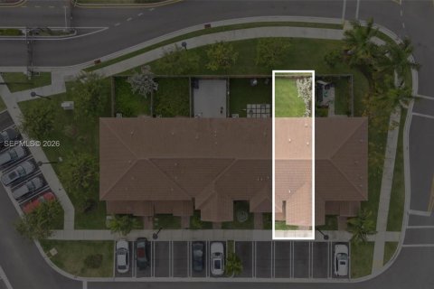 Townhouse in Miami, Florida 3 bedrooms, 143.53 sq.m. № 2011394 - photo 27