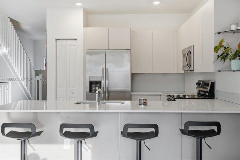 Townhouse in Miami, Florida 3 bedrooms, 143.53 sq.m. № 2011394 - photo 12