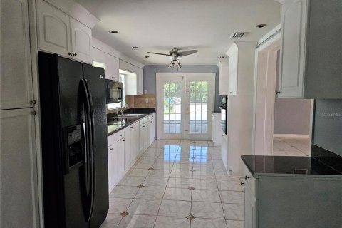 House in New Port Richey, Florida 3 bedrooms, 108.23 sq.m. № 1663193 - photo 13
