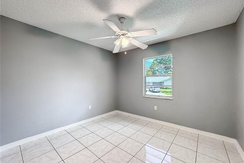 House in New Port Richey, Florida 3 bedrooms, 108.23 sq.m. № 1663193 - photo 20