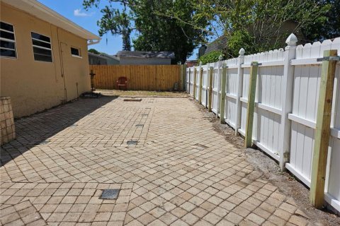 House in New Port Richey, Florida 3 bedrooms, 108.23 sq.m. № 1663193 - photo 27