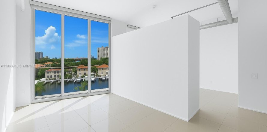 Condo in Aventura, Florida, 2 bedrooms № 1896963