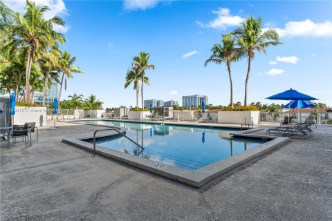 Condo in Aventura, Florida, 2 bedrooms  № 1896963 - photo 15