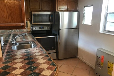 Condominio en alquiler en Aventura, Florida, 2 dormitorios, 102.01 m2 № 1975921 - foto 9