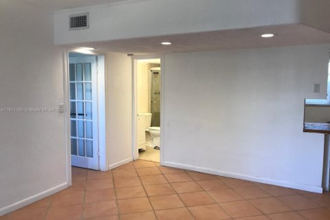 Condominio en alquiler en Aventura, Florida, 2 dormitorios, 102.01 m2 № 1975921 - foto 6