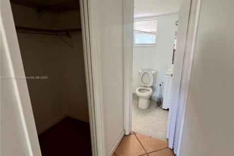 Condominio en alquiler en Aventura, Florida, 2 dormitorios, 102.01 m2 № 1975921 - foto 15