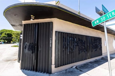 Propiedad comercial en venta en Fort Lauderdale, Florida № 1860738 - foto 1