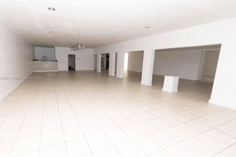 Propiedad comercial en venta en Fort Lauderdale, Florida № 1860738 - foto 3