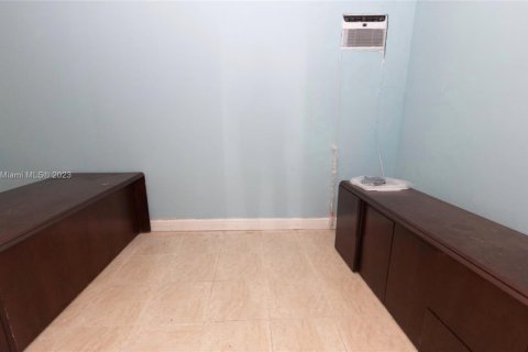 Propiedad comercial en venta en Fort Lauderdale, Florida № 1860738 - foto 7