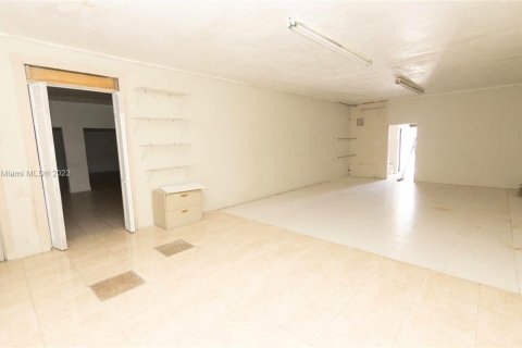 Propiedad comercial en venta en Fort Lauderdale, Florida № 1860738 - foto 4
