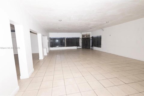 Propiedad comercial en venta en Fort Lauderdale, Florida № 1860738 - foto 2