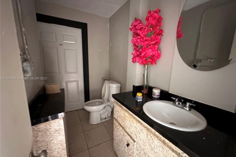 Propiedad comercial en venta en Fort Lauderdale, Florida № 1860738 - foto 11